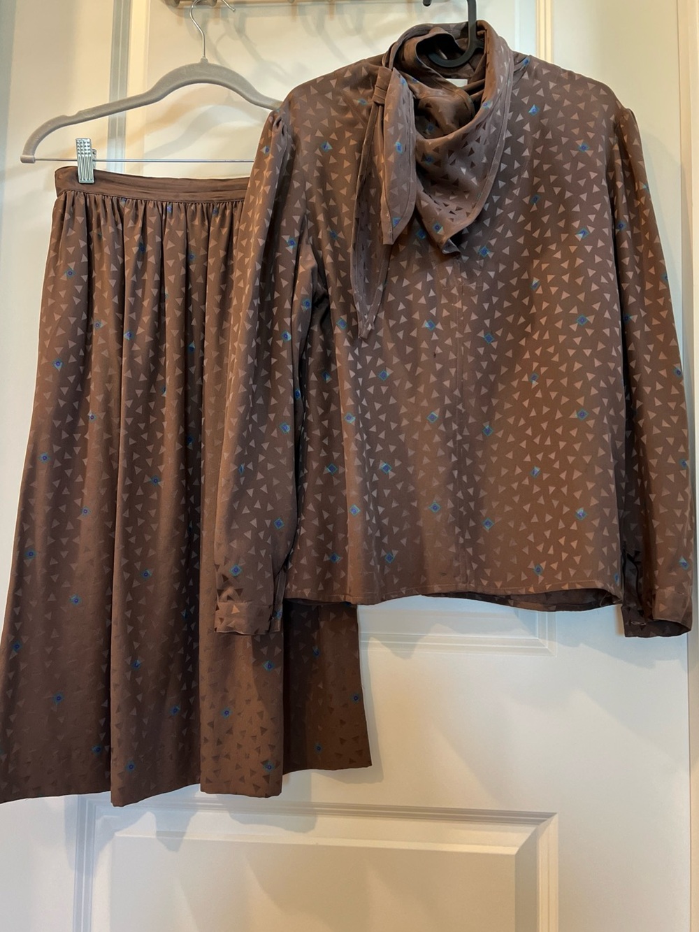Jan Pedersen VTG pure silk Brown Printed Women's Skirt Set sz.6 runs small GREAT